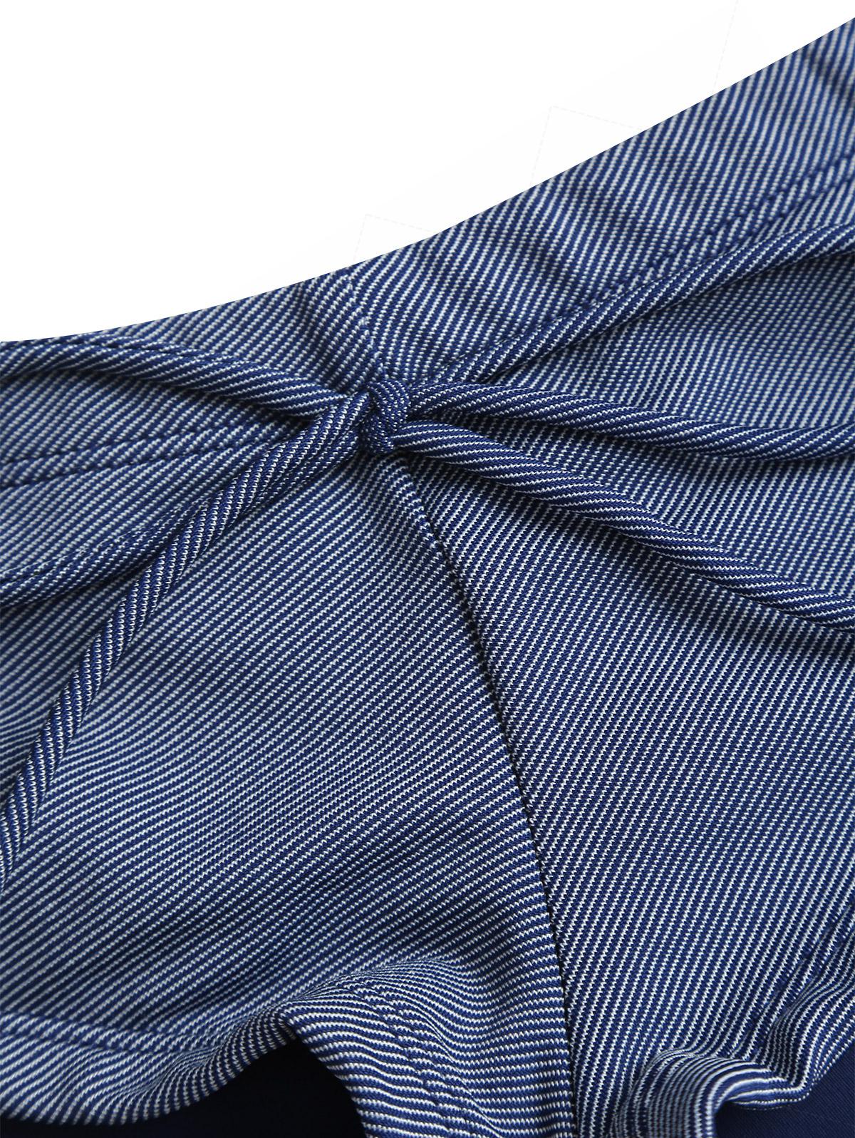 Conjunto Janex em Biquíni Jeans Denim Valentina Privée | Top Triangular com Laço e Amarração Halterjeans azul escuro com top de biquíni triangular com laço e alças no pescoço e calcinha fio dental de cintura baixa.