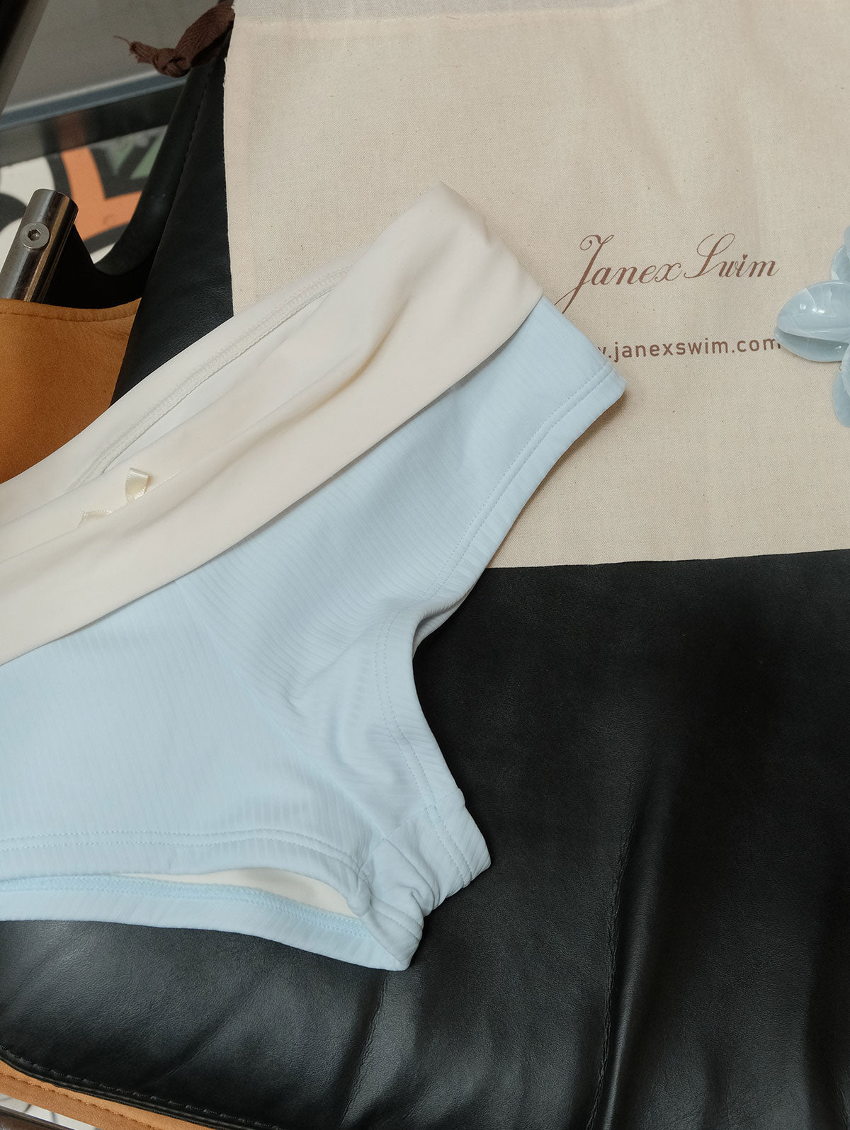 Calcinha de Biquíni Azul Claro Valentina Privée | Shorts Franzido com Laço Premium