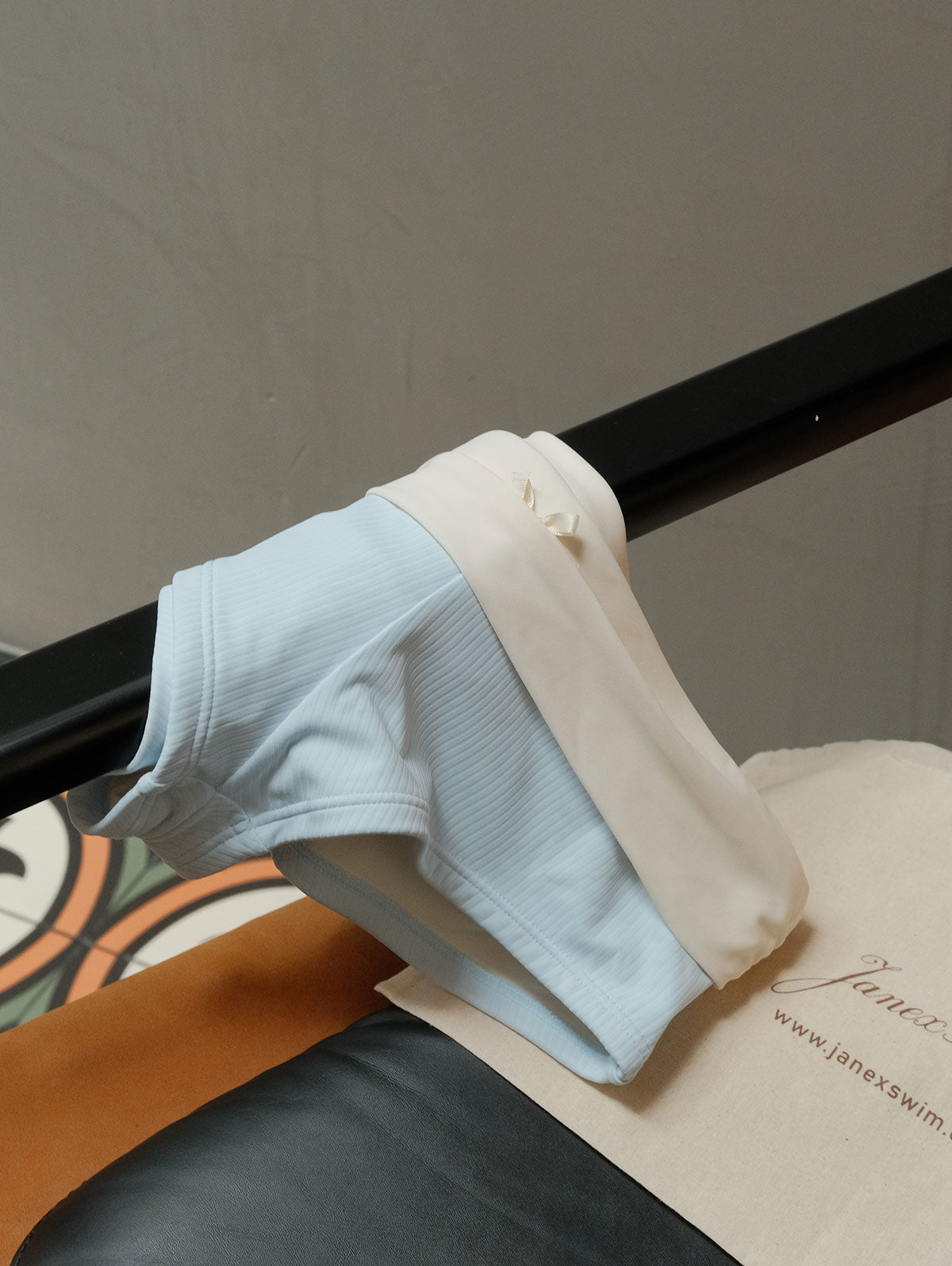 Calcinha de Biquíni Azul Claro Valentina Privée | Shorts Franzido com Laço Premium