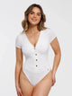 Bodysuit modelador com decote profundo em V e fechamento por botões na frente