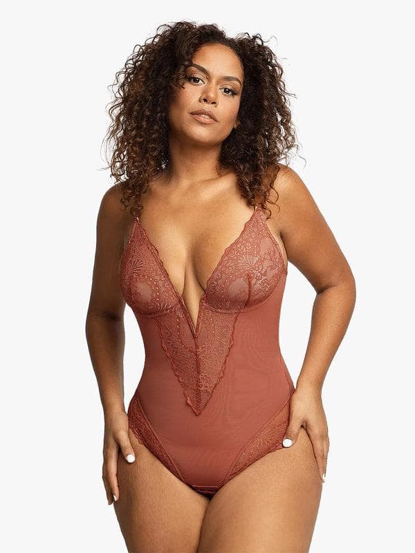 Body modelador rendado com decote em V profundo e tanga